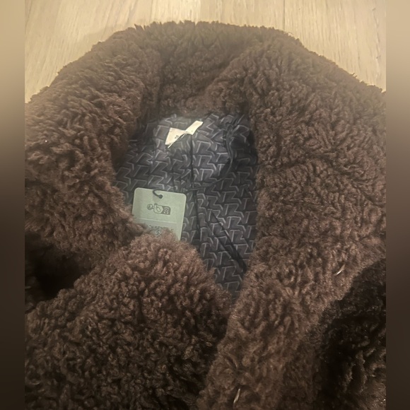 Zadig and Voltaire Fred Coat
Short faux fur coat with collar and pockets. - Picture 5 of 6